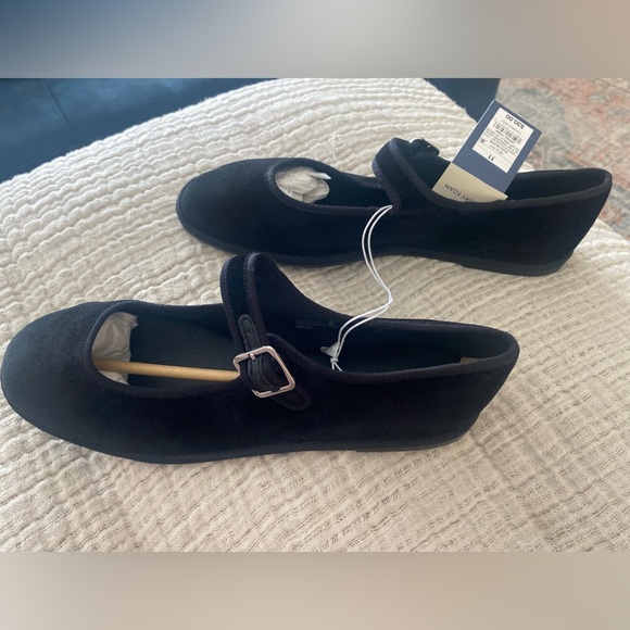 Universal Thread Black Mary Jane Flats - Picture 2 of 3